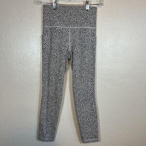 Athleta Salutation Stash II 7/8 Textured Tight, #631936-00 White/Black. XS